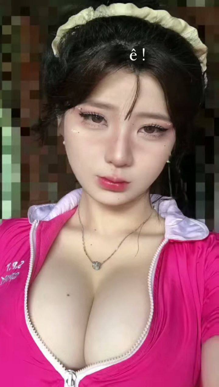 Cứ làm đi mà không cần cởi tất đen ra! Cô gái đại học rên rỉ và quan hệ tình dục